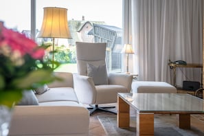 Fernseher, DVD-Player, Stereoanlage
