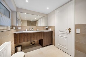 Shower, hair dryer, towels - Domizil Strandpartie - Strandnahe 2-zimmer Ferienwohnung mit ca. 60 m², für bis zu 3 Personen (Wenningstedt-Braderup (Sylt))