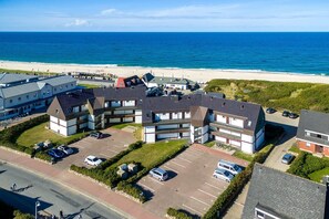 Exterior - Schloss am Meer, App. 10 - 2-zimmer Ferienwohnung in Bester Lage mit ca. 48 m² Wohnfläche, für 2 (Wenningstedt-Braderup (Sylt))