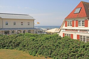 Exterior - Schloss am Meer, App. 10 - 2-zimmer Ferienwohnung in Bester Lage mit ca. 48 m² Wohnfläche, für 2 (Wenningstedt-Braderup (Sylt))
