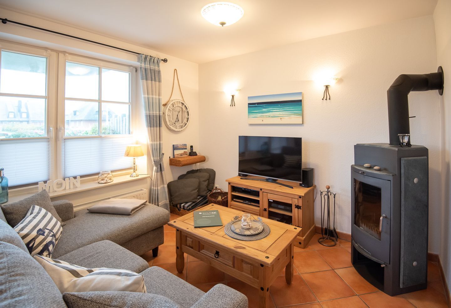 テレビ、暖炉、DVD プレーヤー、ステレオ