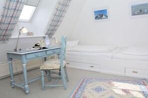 2 habitaciones, escritorio, tabla de planchar con plancha y wifi 