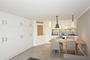 Refrigerador, horno, parrilla de estufa y lavavajillas 