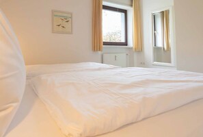 3 bedrooms, iron/ironing board, WiFi - Captain Nelson, App. 16 - Cozy 4-room vacation apartment with approx. 79 m², for (Wenningstedt-Braderup (Sylt))