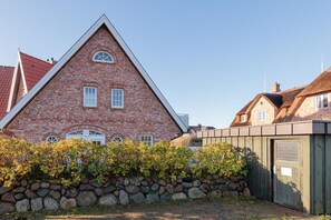 Exterior - LH Strandgeflüster, App.2 - Gemütliche 2-zimmer Ferienwohnung mit ca. 48 m² Wohnfläche, für 2 (Wenningstedt-Braderup (Sylt))