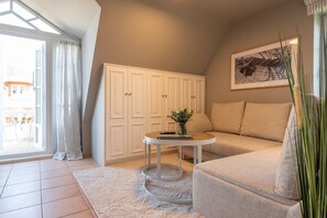 Télévision, lecteur de DVD, chaîne hi-fi