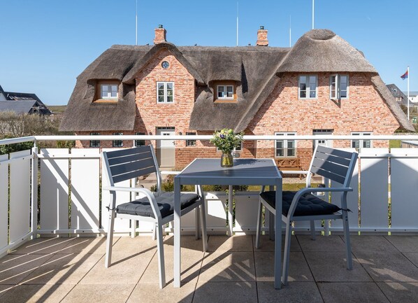 Outdoor dining - LH Strandgeflüster, App.2 - Gemütliche 2-zimmer Ferienwohnung mit ca. 48 m² Wohnfläche, für 2 (Wenningstedt-Braderup (Sylt))