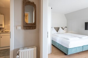 Unclassified image, 5 of 21, button