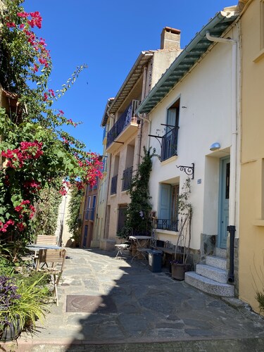 Jolie Maison de Pêcheur à 2min de Plage! Vue Mer/ville! Rue pittoresque! Patio