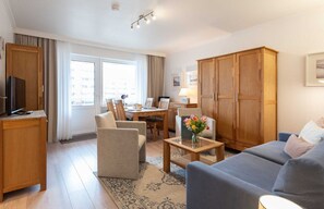 Unclassified image, 4 of 27, button