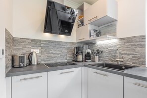 Geladeira, fogão, cooktop, lava-louças