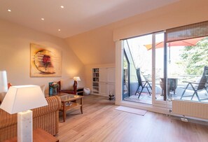 Unclassified image, 3 of 21, button - Käpt`n Nelson, App 10 - Bright 2-room vacation apartment with approx. 52 m² living space, (Wenningstedt-Braderup (Sylt))