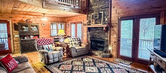 Cozy Mountain Loft Cabin - King Suite, Pool Table, Foosball & Fire Pit!