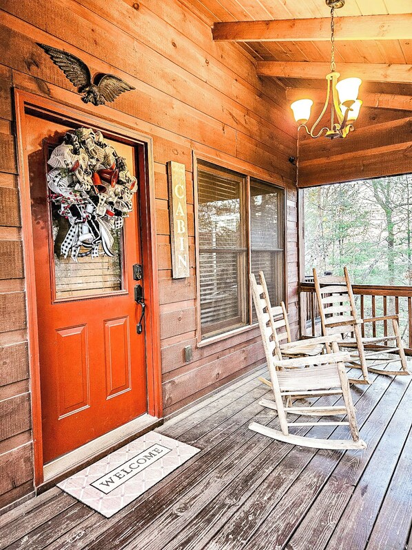 Exterior detail - Cozy Nature Escape at Coosawattee - Apple Season Specials! (Ellijay)