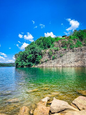 Beach - Cozy Nature Escape at Coosawattee - Apple Season Specials! (Ellijay)