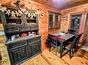 Dining - Cozy Nature Escape at Coosawattee - Apple Season Specials! (Ellijay)