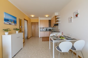 Fridge, microwave, oven, stovetop - Kristall Lago Pool View, Desenzano Del Garda, Italy (Desenzano Del Garda)