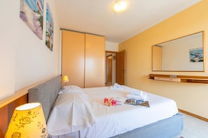 1 bedroom, free WiFi, bed sheets