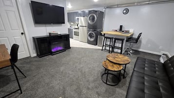 Smart TV, fireplace