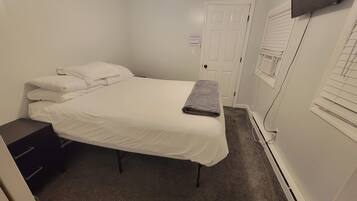 1 dormitorio, tabla de planchar con plancha, wifi gratis y ropa de cama