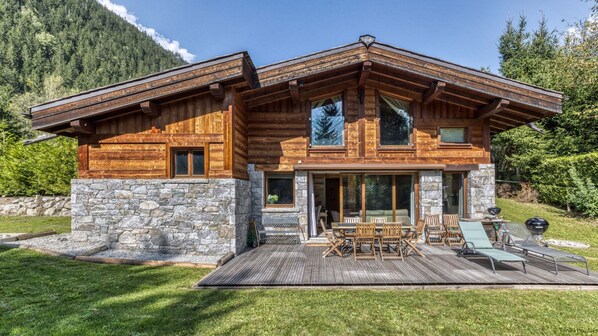 Exterior - Chalet Entre Nous: charming three bedroom chalet in an idyllic location (Chamonix Mont Blanc)