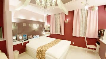 Muebles diferentes, cortinas blackout, wifi gratis y ropa de cama