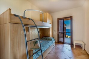 2 bedrooms, travel cot, WiFi