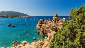 A coastal landscape with rocky formations and clear blue sea. - Casa Rosa Arancio:  wonderful seaview, shared pool, terraces and BBQ - Sardinia Unlimited (Costa Paradiso)