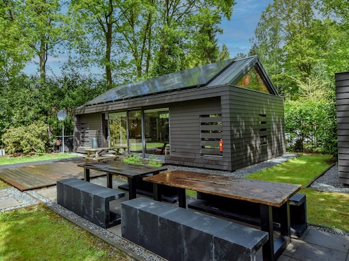 Schönes Haus mit Sauna im Wald