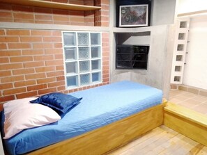 2 bedrooms, desk, free WiFi, bed sheets