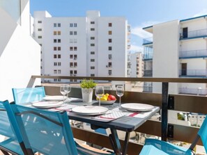 Outdoor dining - Apartment Vedos by Interhome (Roses)