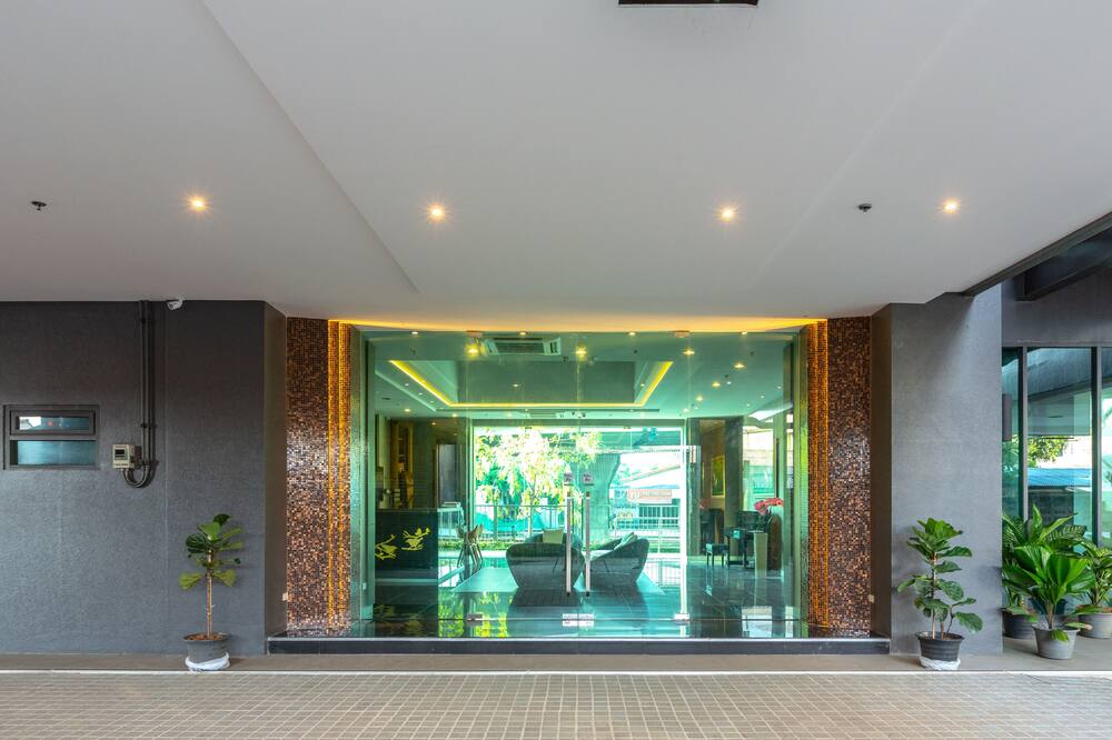 Nest n Rest Hotel