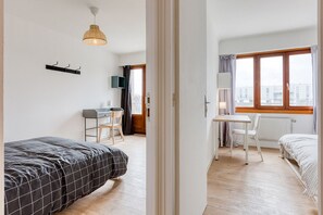 4 chambres, bureau, Wi-Fi gratuit, draps fournis