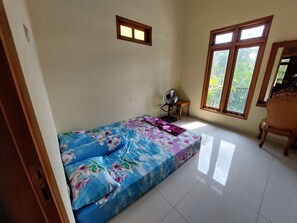 Desk, bed sheets
