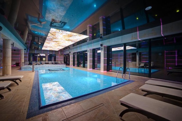 Indoor pool, pool loungers