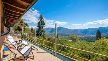 Family Apartment, Multiple Bedrooms, Mountainside (Petit Cadeau) | Property grounds
