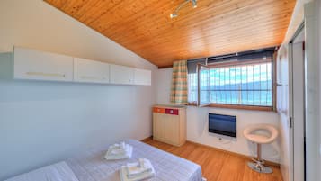 Apartemen Keluarga, 1 kamar tidur, teras, tepi gunung (Petit Cadeau) | 1 kamar tidur dan seprai linen