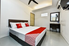Deluxe Double Room | Desk, free WiFi, bed sheets - Hotel O Usima Forest Resort (Malacca City)