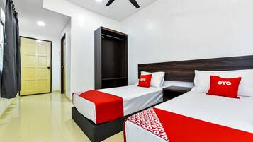 Habitación Deluxe con 2 camas individuales | Escritorio, wifi gratis y ropa de cama