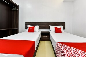 Habitación Deluxe con 2 camas individuales | Escritorio, wifi gratis y ropa de cama 