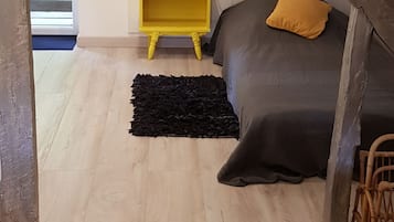 1 quarto, escrivaninha, Wi-Fi de cortesia, roupa de cama