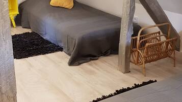 1 dormitorio, escritorio, wifi gratis y ropa de cama