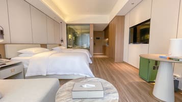 Superior Twin Room | Free minibar, individually decorated, desk, laptop workspace