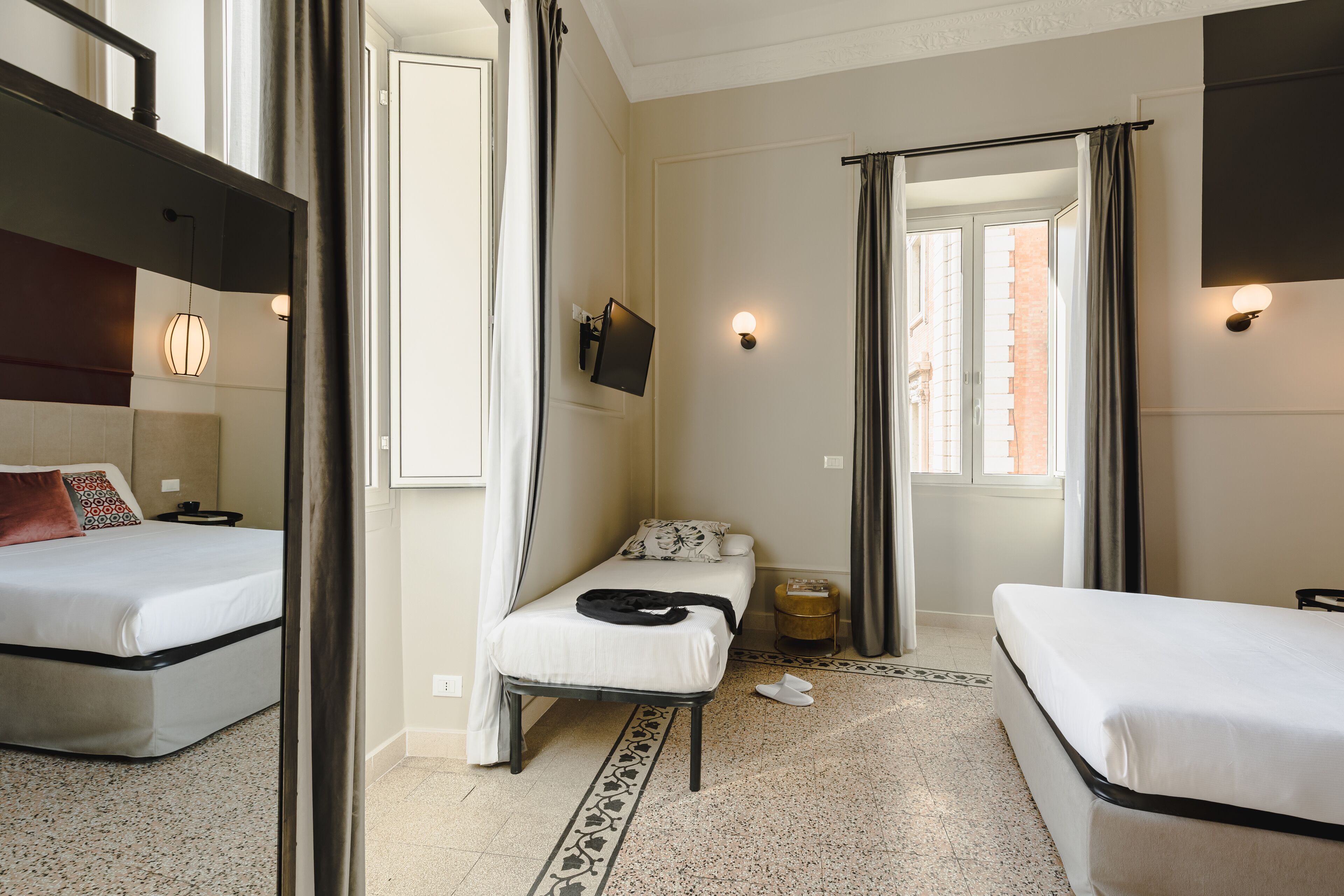 Chambre Triple Exécutive | Couette en duvet d'oie, matelas mémoire de forme, minibar