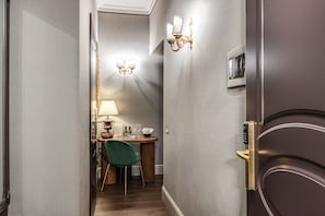 Deluxe-Doppelzimmer | Daunenbettdecken, Betten mit Memory-Foam-Matratzen, Minibar, Zimmersafe