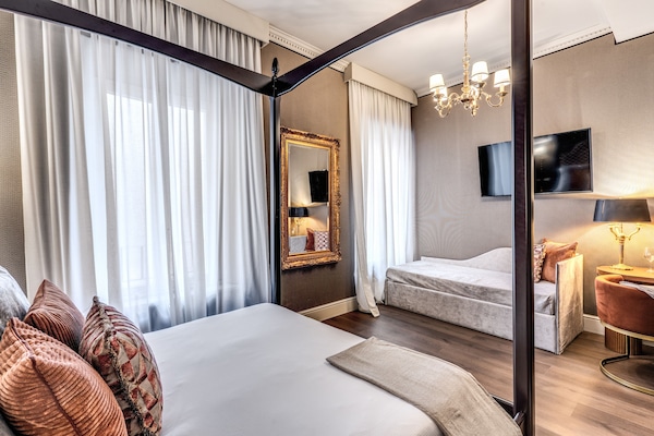 Superior Studio Suite | Down duvets, memory-foam beds, minibar, in-room safe