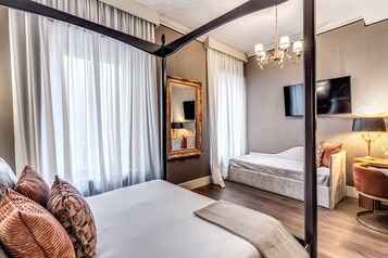 Superior Studio Suite | Down comforters, memory foam beds, minibar, in-room safe