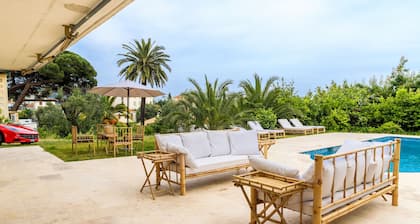 Large 7 bedroom villa, close to the beach & centre - sea view and bay of Cannes