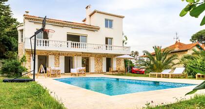Large 7 bedroom villa, close to the beach & centre - sea view and bay of Cannes