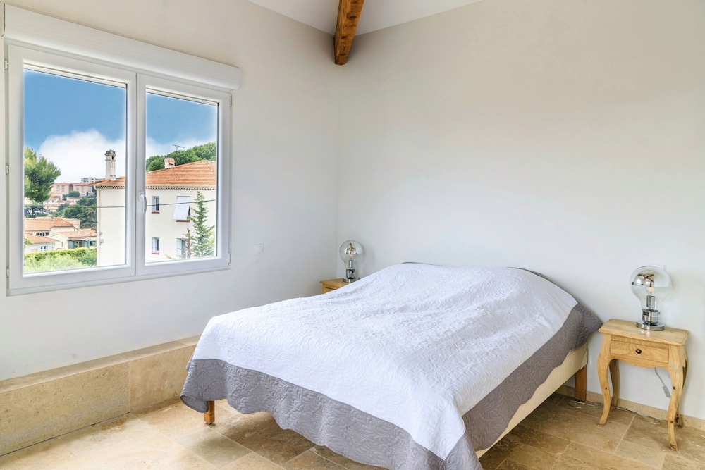 Comfortable 7 Bedrooms (14-bed) Villa, Sea View, Near From The Croisette - Cannes